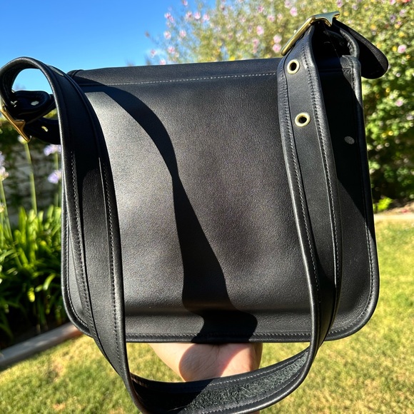 Coach Stewardess - Picture 4 of 11